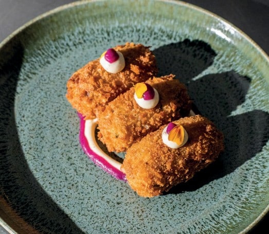 קרוקט ברווז ברוטב כרוב עם חמוציות ואיולי הדרים